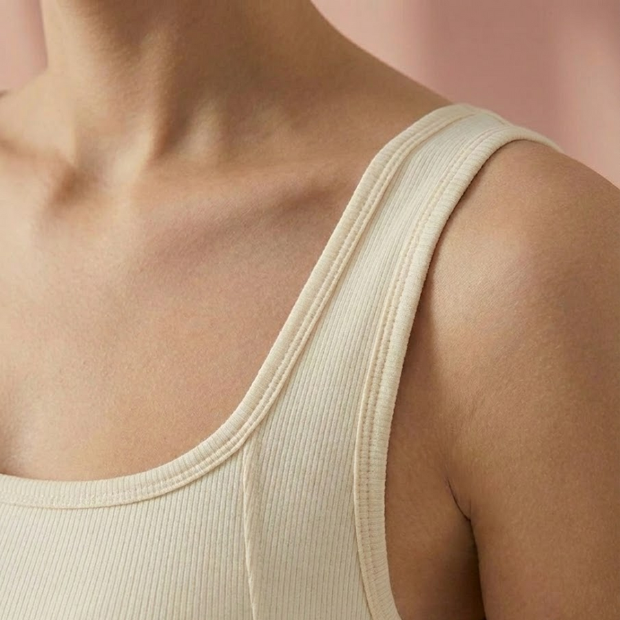 Wide comfort straps on the Pavwerly support cami